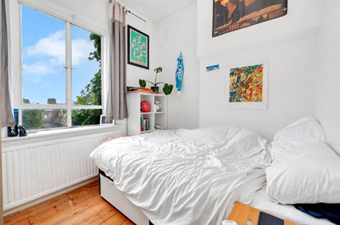 3 Bedroom Flat To Rent In Junction Road, Archway, London, N19