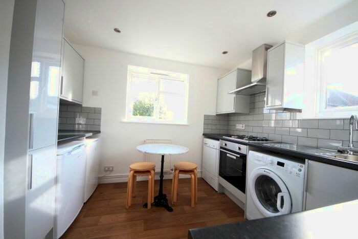 2 Bedroom Flat To Rent In Beverley Road, Kingston Upon Thames, KT1