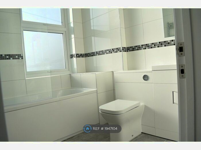 2 Bedroom Flat To Rent In London Road, Westcliff-On-Sea, SS0