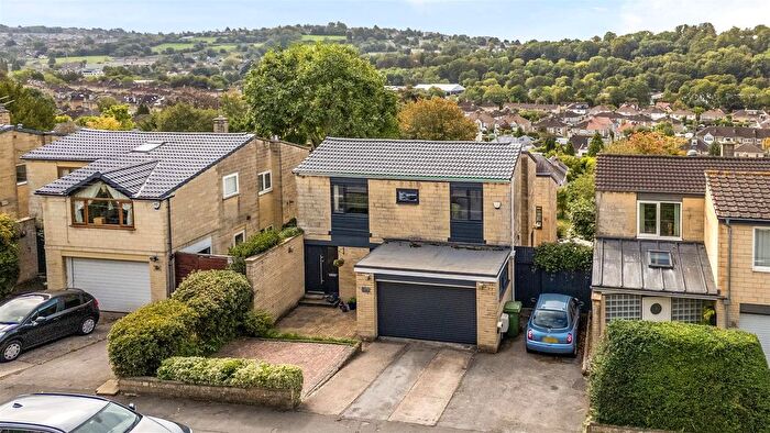 4 Bedroom Detached House For Sale In Newbridge Hill, Bath, BA1