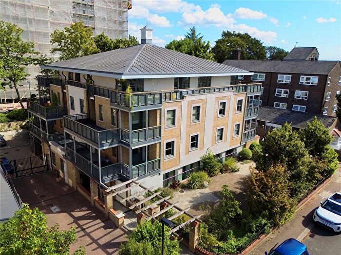 2 Bedroom Flat For Sale In Spring Grove, London, W4