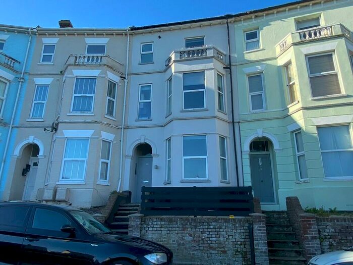 2 Bedroom Flat To Rent In Crescent Road, Walton On The Naze, CO14