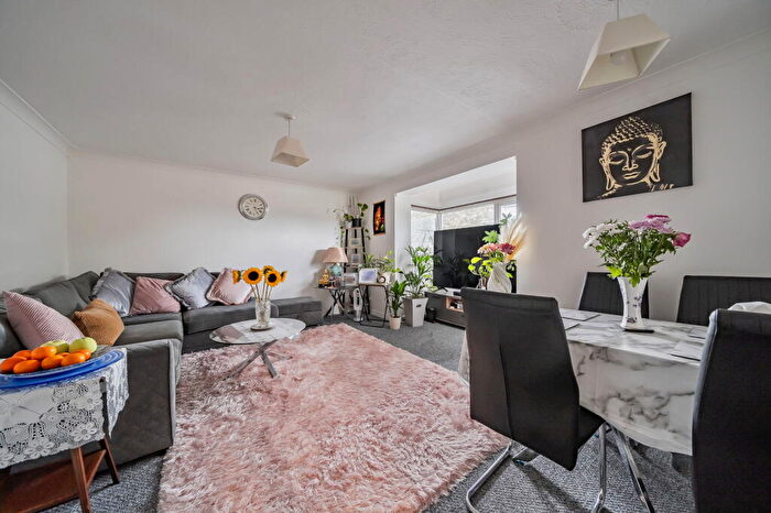 2 Bedroom Duplex For Sale In Frescade Crescent, Basingstoke, RG21