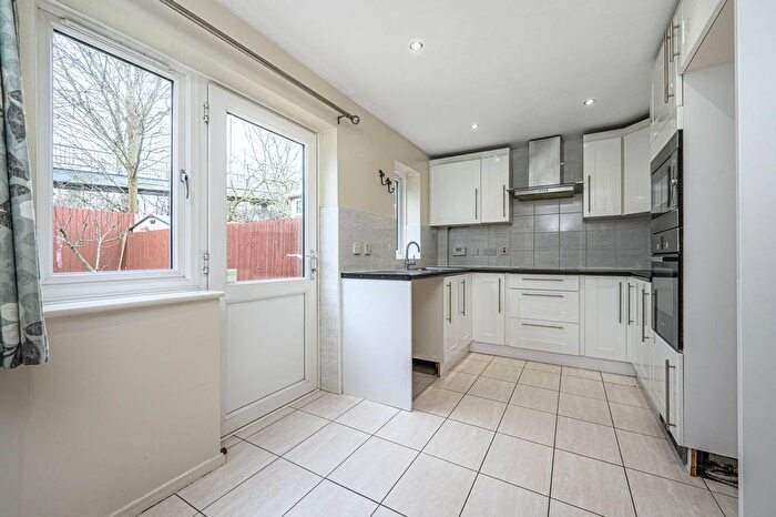 3 Bedroom Semi-detached House To Rent In Brancaster Drive, Mill Hill, London, NW7