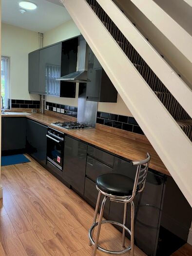 2 Bedroom Flat To Rent In Brighton Grove Manchester, M14