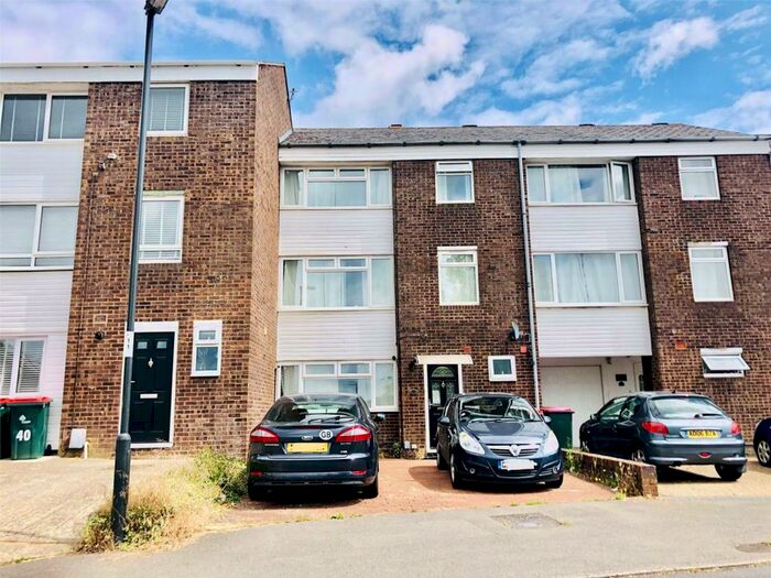 1 Bedroom Property To Rent In Caburn Heights, Crawley, West Sussex, RH11