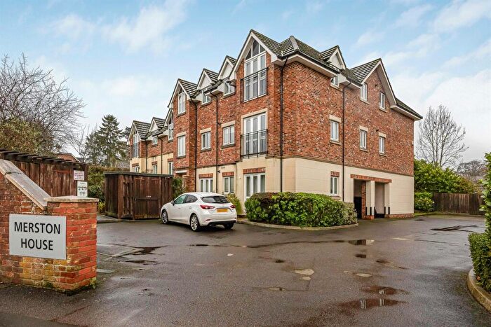 2 Bedroom Apartment For Sale In Emmer Green, Reading, RG4