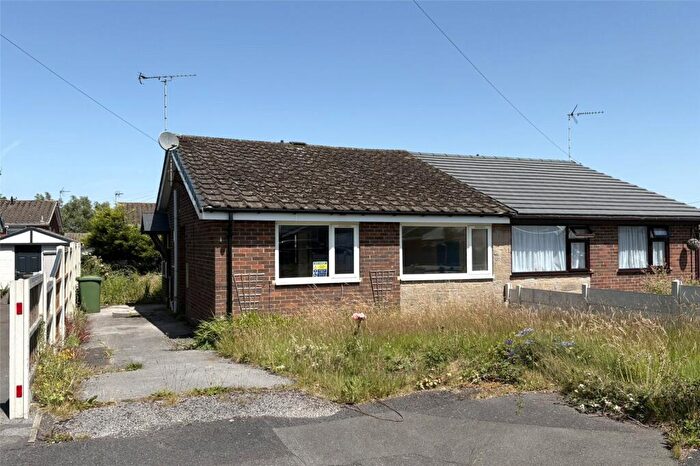 2 Bedroom Bungalow For Sale In Lawrence Avenue, Ripley, Derbyshire, DE5
