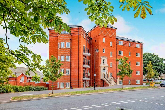 2 Bedroom Flat To Rent In Scarletts Road, GU11