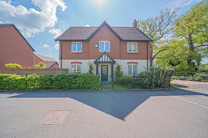 4 Bedroom Detached House For Sale In Drovers Close, Balsall Common, CV7