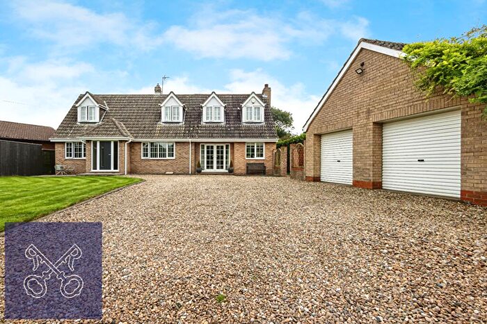 4 Bedroom Detached House For Sale In Sunk Island Road, Ottringham, Hull, East Yorkshire, HU12