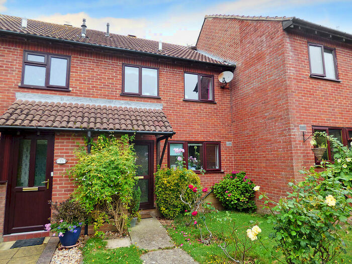 3 Bedroom Terraced House To Rent In Dinsdale Gardens, Rustington, BN16