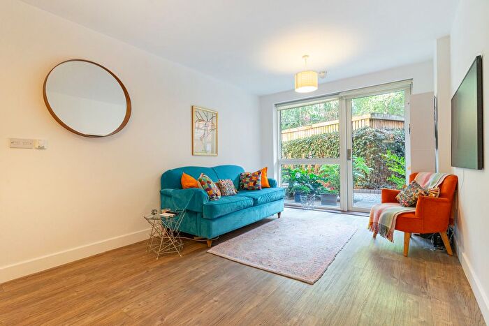 1 Bedroom Flat To Rent In Carney Place, London, SW9