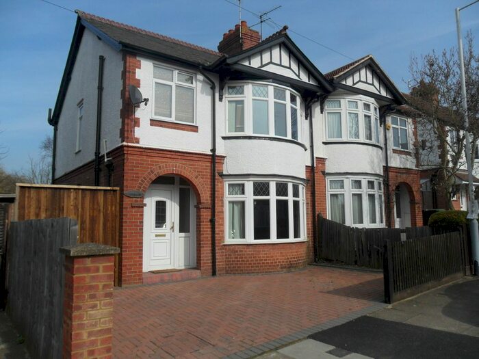 3 Bedroom Semi-Detached House To Rent In Woodbury Hill, Luton, LU2