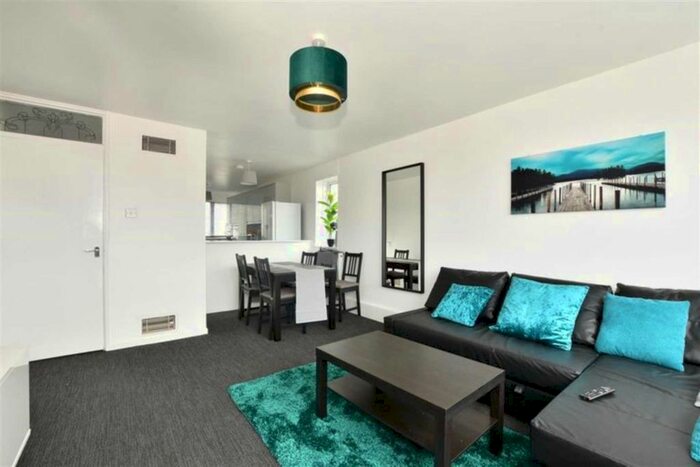 2 Bedroom Flat To Rent In Glamis House, Brentwood, CM14