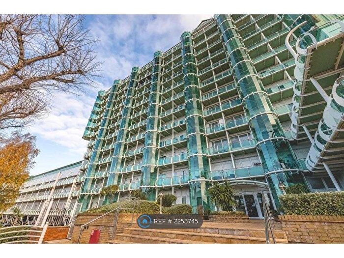 2 Bedroom Flat To Rent In Tower Point, Enfield, EN2