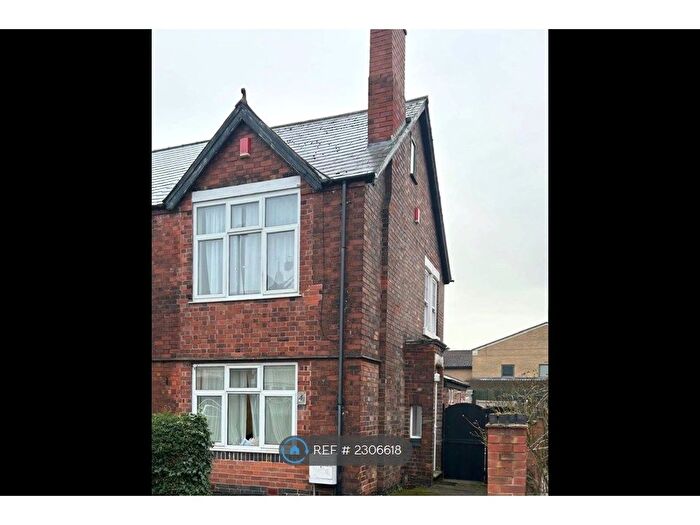 4 Bedroom Semi-Detached House To Rent In Greenfield Street, Nottingham, NG7