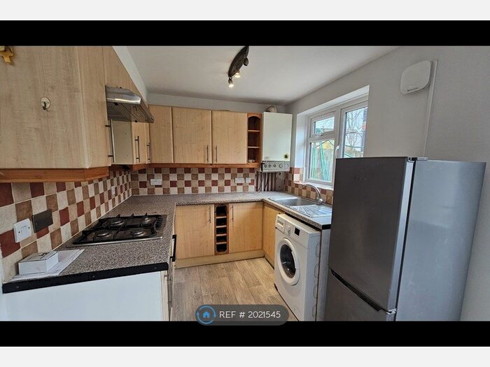2 Bedroom Flat To Rent In Locket Road, Harrow, HA3