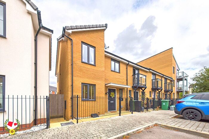 3 Bedroom End Of Terrace House For Sale In Lime Tree Avenue, Hardwicke, GL2