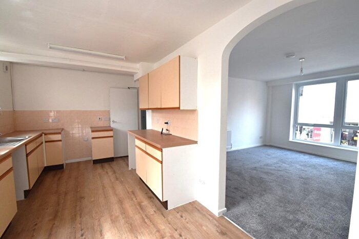 3 Bedroom Flat To Rent In Fore Street, Tiverton, Devon, EX16