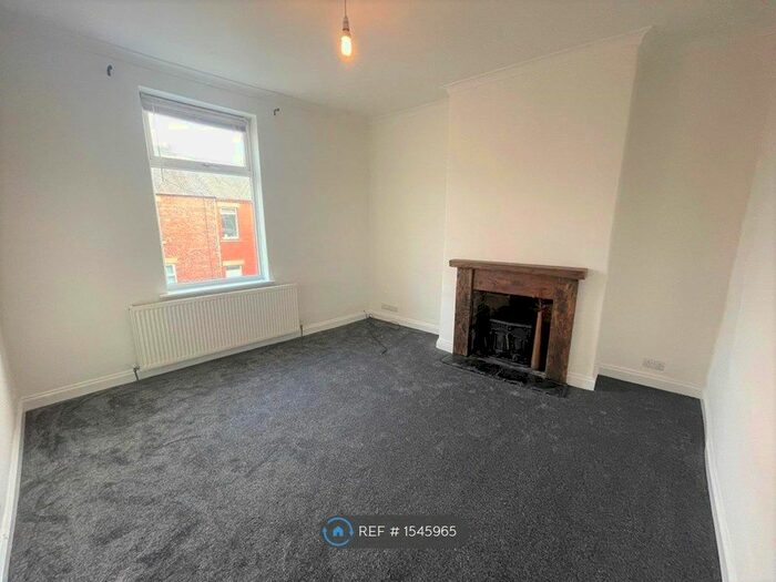 2 Bedroom Flat To Rent In High Spen, Rowlands Gill, NE39