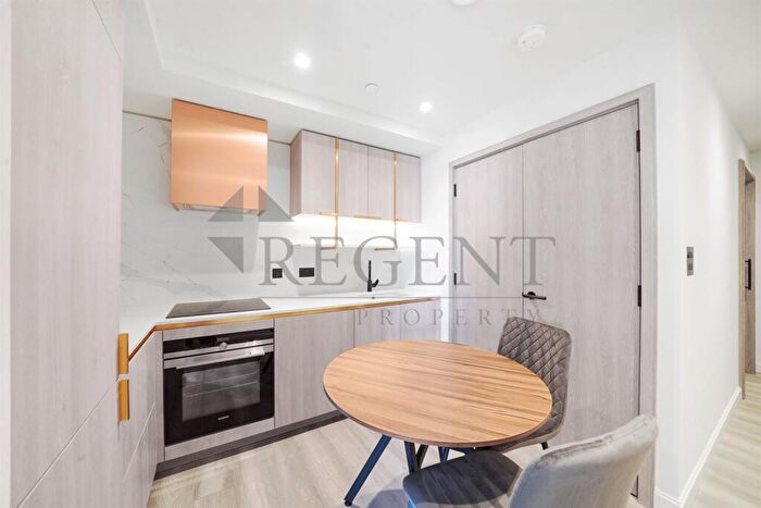 Apartment To Rent In Aspen, Marsh Wall, E14