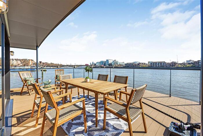 2 Bedroom Flat To Rent In Cheyne Walk, SW10