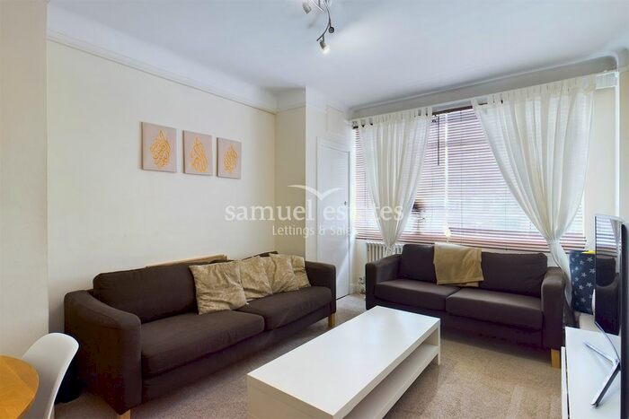 1 Bedroom Flat To Rent In Ducane Court, Balham, SW17