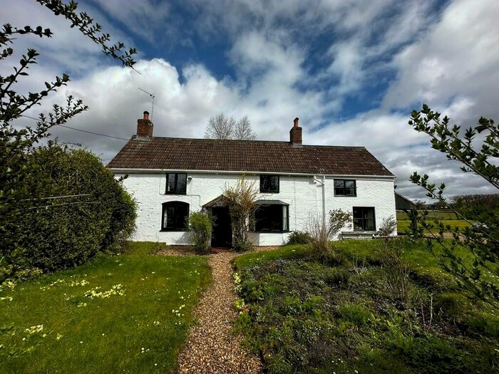 3 Bedroom Detached House For Sale In , SN11
