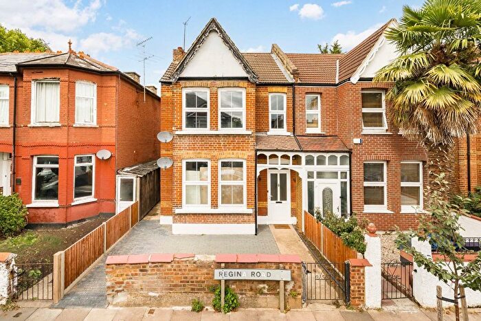 2 Bedroom Flat To Rent In Regina Road, West Ealing, W13