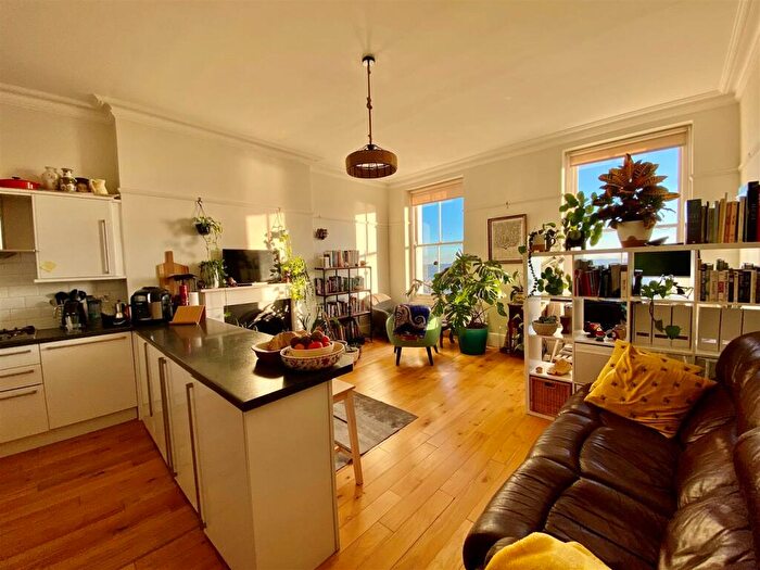 2 Bedroom Flat To Rent In Heene Terrace, Worthing, BN11