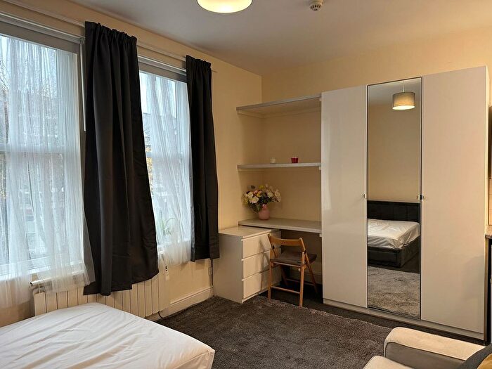 1 Bedroom Studio To Rent In , Gloucester Drive, Finsbury Park, N4
