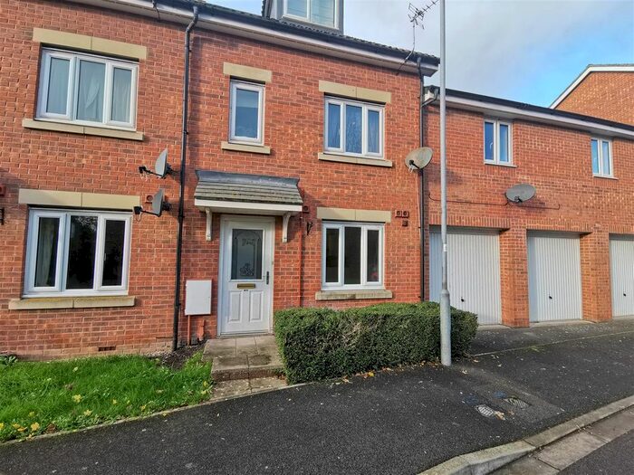 1 Bedroom Flat To Rent In Cavalier Close, Bridgwater, TA6