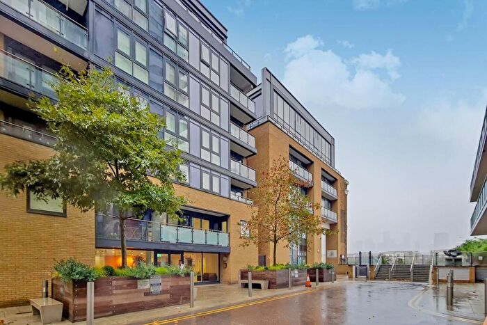 2 Bedroom Maisonette For Sale In Wharf Street, Deptford, London, SE8