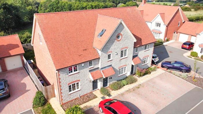 3 Bedroom Terraced House For Sale In Treens Close, Harbury, CV33