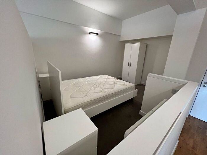 Flat To Rent In Lilycroft Road, Bradford, BD9