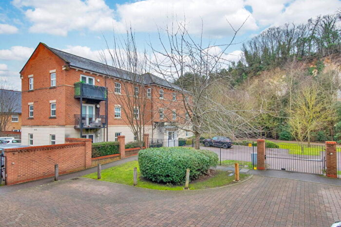 2 Bedroom Flat For Sale In Empire Walk, Greenhithe, Kent, DA9