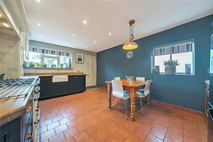 5 Bedroom Detached House For Sale In Bath Road, Speen, Newbury, Berkshire, RG14