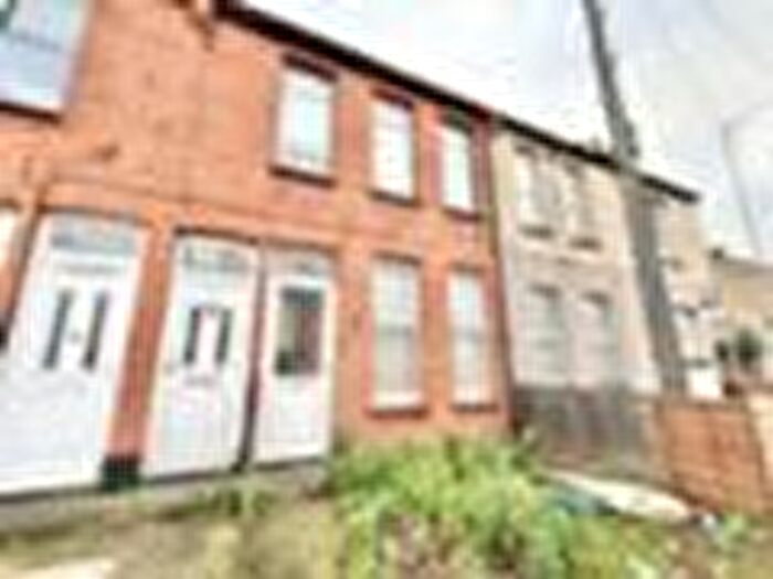 1 Bedroom Flat To Rent In Fairfax Drive, Westcliff On Sea, SS0