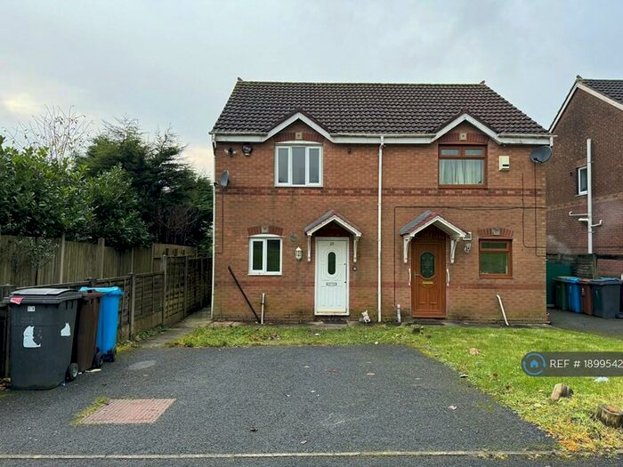 2 Bedroom Semi-Detached House To Rent In Pearly Bank, Oldham, OL1