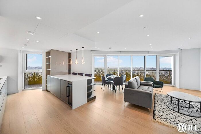 2 Bedroom Flat To Rent In Cascade Way, London, W12