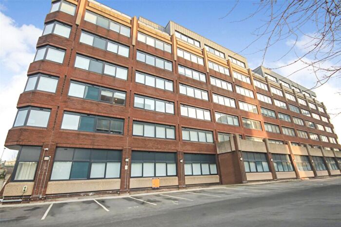 1 Bedroom Flat For Sale In South Street, Papermill House, South Str, Romford, RM1