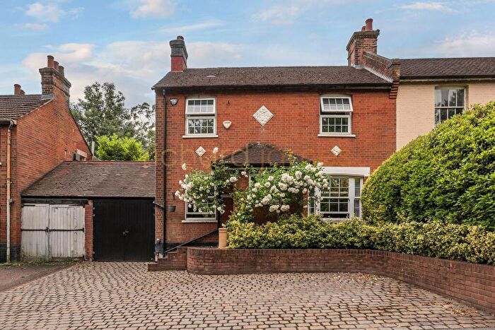3 Bedroom Semi-Detached House For Sale In Highwood Hill, Mill Hill, NW7