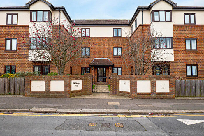 2 Bedroom Apartment For Sale In Westleigh Avenue, Leigh-on-sea, SS9