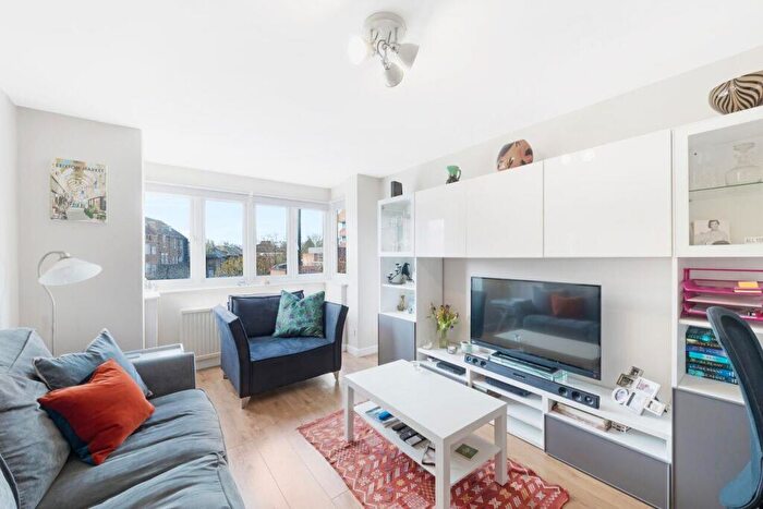 2 Bedroom Apartment To Rent In Oliver Grove, SE25