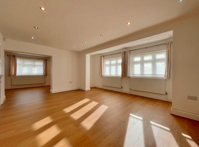 5 Bedroom Semi-Detached House To Rent In Woodcote Avenue, London NW7