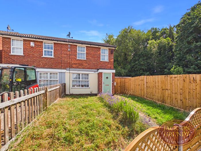 3 Bedroom Semi-Detached House For Sale In Palmer Square, Great Billing, NN3
