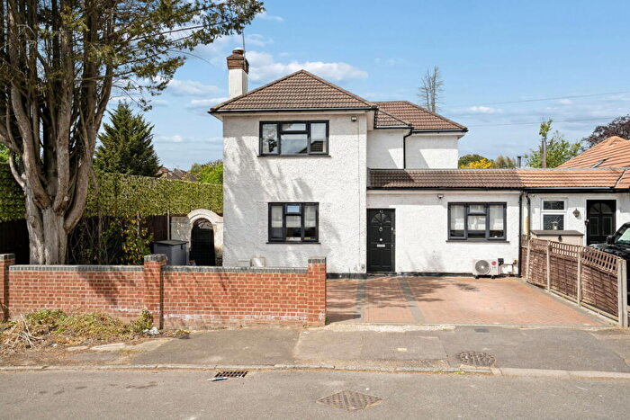 5 Bedroom Detached House For Sale In Hazelwood Drive, Pinner, HA5