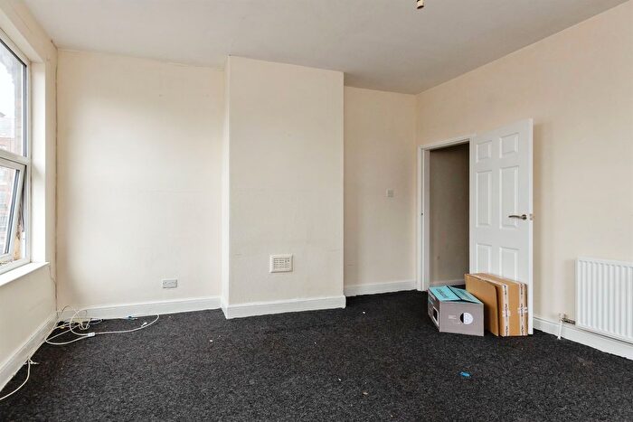 2 Bedroom End Of Terrace House For Sale In Hartley Road, Nottingham, NG7