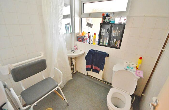 2 Bedroom Semi-Detached Bungalow For Sale In Viking Way, Holland-on-Sea, CO15